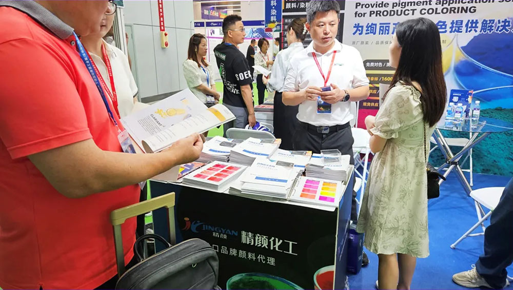 客戶瀏覽精研化工產(chǎn)品手冊